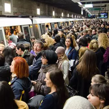 Mascați cu arme de asalt în metroul bucureștean! Libertatea a surprins trupe speciale de luptători cu puști semiautomate