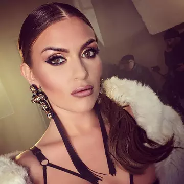EXCLUSIV/ Talentată, dar săracă. Oana Radu a transformat sufrageria mamei ei în studio de repetiții