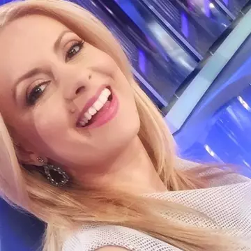 Cine a înlocuit-o luni pe Simona Gherghe, la Acces direct. Prezentatoarea s-a externat şi se reface acasă