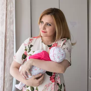 Primele declarații ale Alinei Sorescu după ce și-a externat bebelușa: ”Nu mă mai satur să o privesc!”
