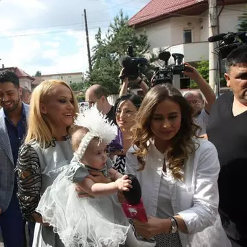 Emoții pentru Anda Adam. Primele imagini de la botezul fiicei sale, Evelin