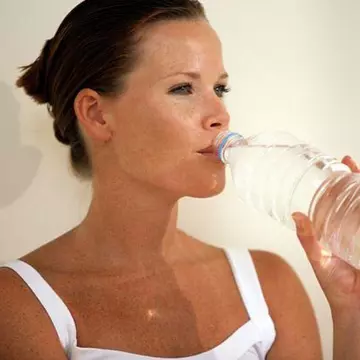 Dieta cu apă: slăbeşti 4 kg în 7 zile