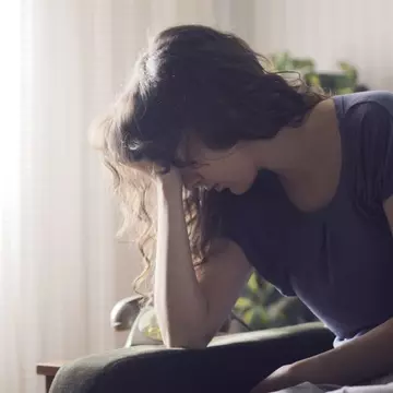 Ești obosită tot timpul? Ce boală ascunde acest simptom