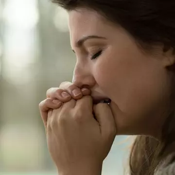 Te-ai îngrășat și ești mai nervoasă zilele acestea? Iată ce se petrece cu tine!