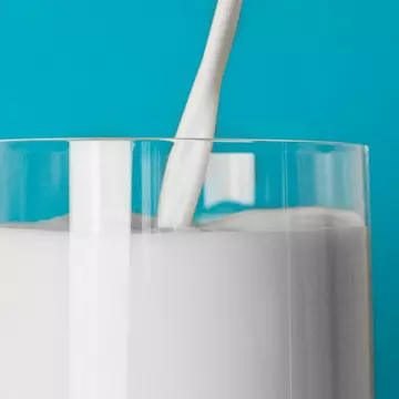 Povestea băiatului ajuns doctor datorită unui pahar de lapte