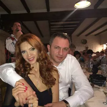EXCLUSIV / Ce propunere i-a făcut soțul Cristinei Spătar, după ce au vorbit despre divorț. Poate rămâne în vila sa, dar cu soacra ”la pachet”!