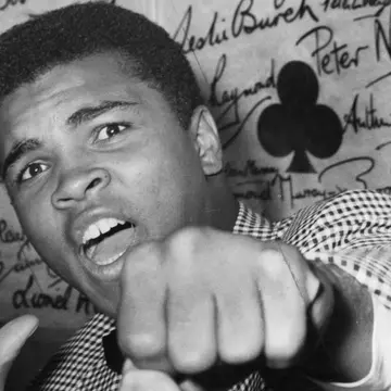 Muhammad Ali, legenda boxului mondial, a murit la 74 de ani