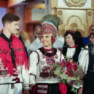 Dansatoarea Andreea Popescu s-a măritat după o rețetă atipică. Nuntă țărănească celebrată la mega-fițe!