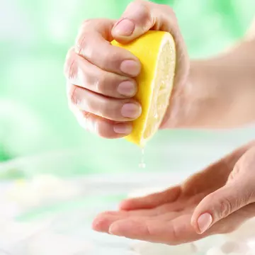 Cum să obții de două ori mai mult suc dintr-o lămâie