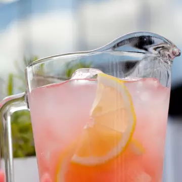 3 sucuri care îți detoxifică rinichii