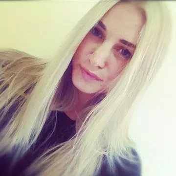 Un sărut i-a fost fatal. O tânără din Canada a murit după ce a fost sărutată de iubit. Cum a fost posibil