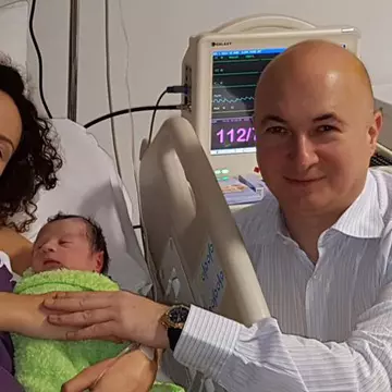 Politicianul Codrin Ştefănescu e din nou tată. Iubita lui a născut un băiat