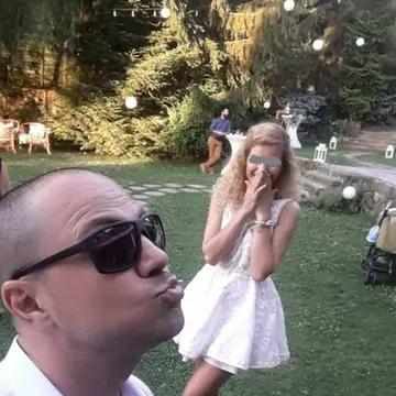 EXCLUSIV / Dan Badea și-a dus iubita în fața mamei! Blonda seamănă mult cu Lora!