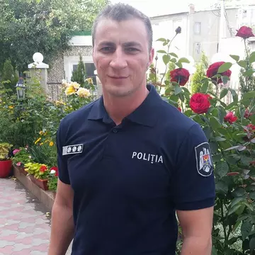 Ce salariu are poliţistul Marian Godină. Şi-a sporit veniturile cu ajutorul cărţilor publicate