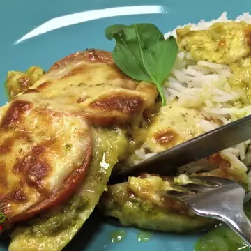 MIAM-MIAM! Pui cu sos pesto la cuptor