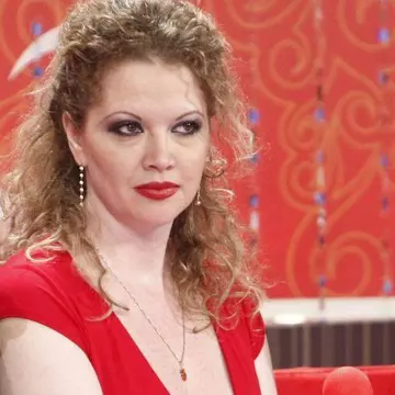 Oana Lis, cu fundul în sus pe șezlong. Imaginea asta a rupt internetul în două | FOTO