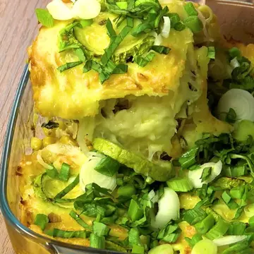 MIAM-MIAM! Plăcintă cu dovlecei - un prânz uşor, perfect pentru zilele de vară