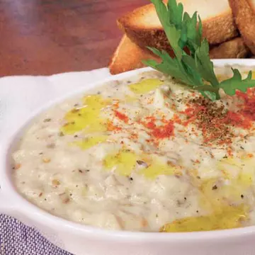 Rețetă: SALATĂ DE VINETE CU IAURT