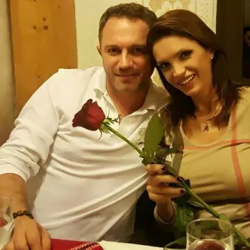 Cristina Spătar e ca și divorțată! Cântăreața și tatăl copiilor ei au depus azi actele la notar