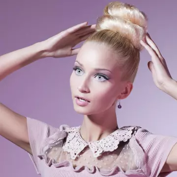 Sindromul Barbie: O tânără s-a transformat într-o păpușă vie, fără operații estetice