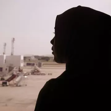 I-a fost frică să se aşeze lângă o femeie musulmană în avion. Ce a urmat este o adevărată lecţie de viaţă