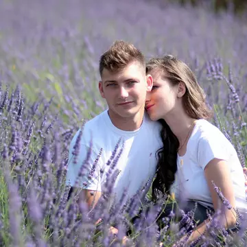 Testul geloziei. Alege o bulină și află cât ești de geloasă