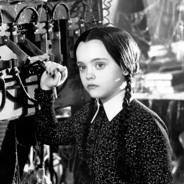 Cum arată Wednesday din “Familia Addams” după 25 de ani de la terminarea filmărilor