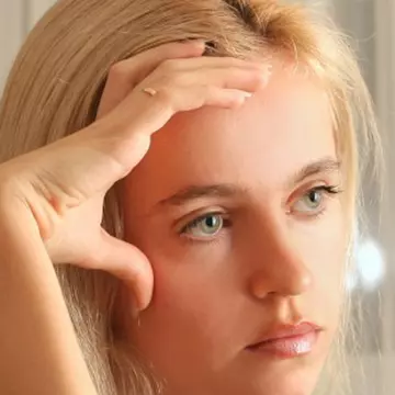 Adela vă sfătuieşte în SEX şi IUBIRE: «Îmi înşel soţul cu un coleg de serviciu»