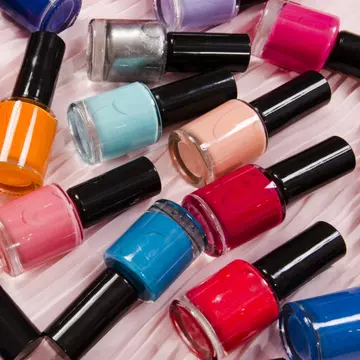 Colors Mania – Pictează-ți unghiile în cele mai vesele culori!