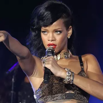 Rihanna le-a arătat fanilor chiloții pe scenă! Ce mesaj le-a transmis diva românilor după concert
