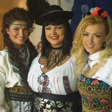 Ce fac graviduţele Alina Pușcaș și Andreea Bălan în pauza de filmări: „Este foarte amuzant”