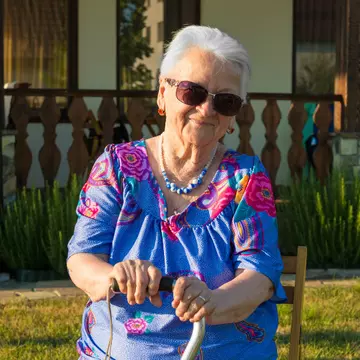 Mergeau spre plajă când au întâlnit-o pe ea. Aceasta le-a schimbat vacanța, dar și viața
