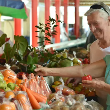 Nu le ajungeau banii pentru toate cumpărăturile. Casiera i-a ajutat neștiind povestea lor