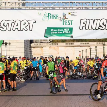 (P) Peste 5.000 de persoane au participat la cel mai mare eveniment dedicat biciclistilor urbani