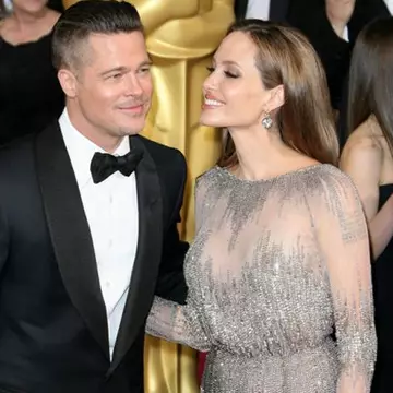 Angelina Jolie și Brad Pitt divorțează. Actorul își rugase soția să meargă la un consilier să-și salveze mariajul: „Încă o iubesc pe Angelina”