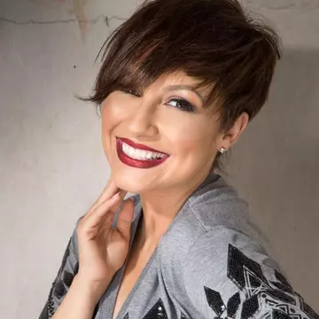 VIDEO/ Andra și-a schimbat look-ul. Vezi cum și-a făcut apariția la petrecerea Pro Tv-ului
