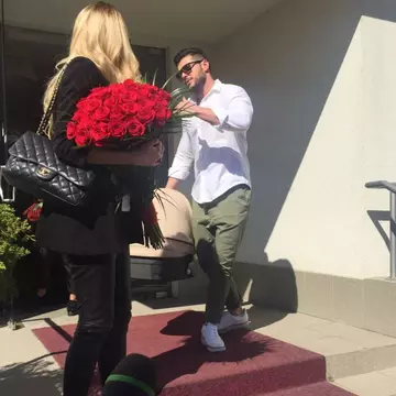 Primele imagini cu toti trei! Victor Slav si Bianca Dragusanu si-au dus fetita acasa!