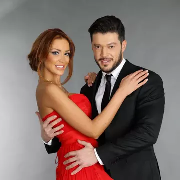FOTO EXCLUSIV/ Statul acasă îi priește! Bianca Drăgușanu e gravidă, dar Victor Slav s-a… umflat!