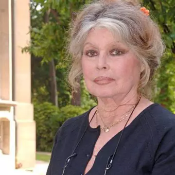 Brigitte Bardot îi donează periodic 5.000 de euro unui român, pentru o cauză nobilă