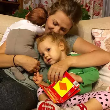 Decizie radicală luată de Mirela Vaida după nașterea celui de-al doilea copil! Își donează părul!
