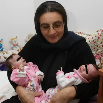 Stareța care a născut gemene nu a întors spatele credinței. Ce decizie a luat maica Sebastiana în privința fetelor