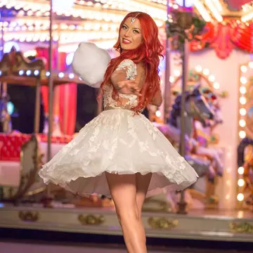 Elena Gheorghe are un nou look. Artista arată altfel