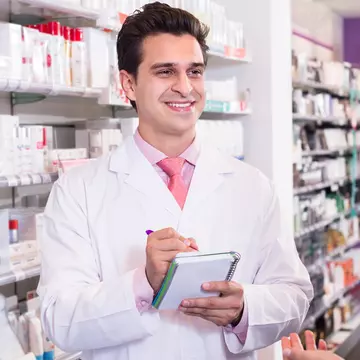 Povestea farmacistului acuzat că și-a insultat o clientă