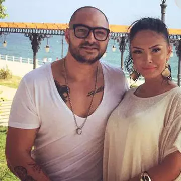 Andreea Mantea are mai mulți tați pentru copil decât a visat. Toți vor să-i crească fiul