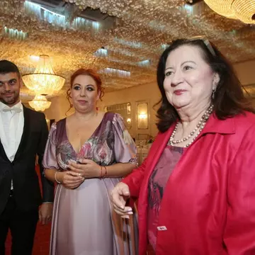 Oana Roman a primit lovitura de grație de la tatăl ei. A evitat-o pentru a merge la altă nuntă!