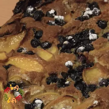 MIAM-MIAM! Tort cu piersici și afine