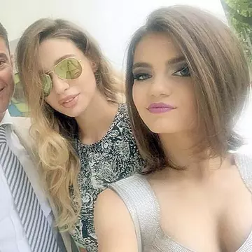 Fiica lui Boureanu face ”terapie” online prin muzica. E vedeta pe internet!