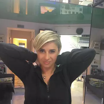 Anamaria Prodan se machiază dezbrăcată. A încins atmosfera în mediul virtual