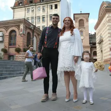 Misiune complicata pentru bona fetitei Oanei Roman. Îi va preda Isabelei lectii de vietnameza