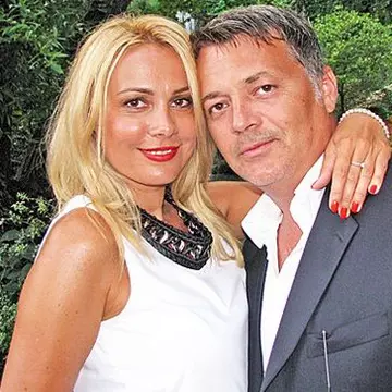 EXCLUSIV. Dana Săvuică trăiește din plin viața de femeie divorțată. Recunoaște că joacă bărbații pe degete!